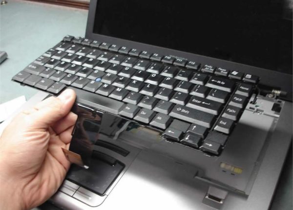 Ремонт защелки клавиатуры ноутбука
